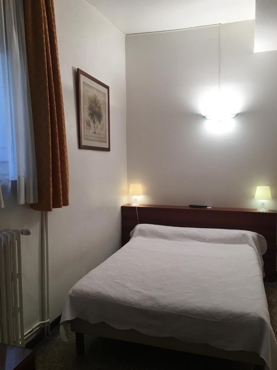 Hotel Des Etuves モンペリエ エクステリア 写真